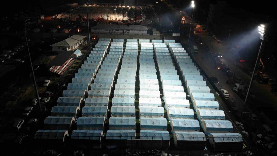 Depremin Hayatı Felç Ettiği Adıyaman’da Kurulan Çadır Kent Havadan Görüntülendi