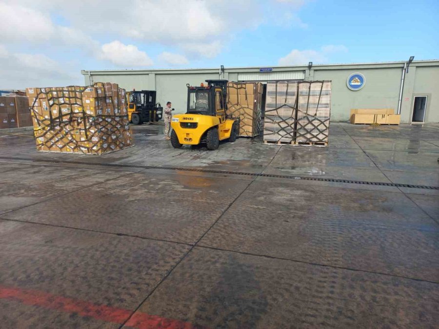 28 Ton Yardım Malzemesi A400m Kargo Uçağıyla Deprem Bölgelerine Gönderildi