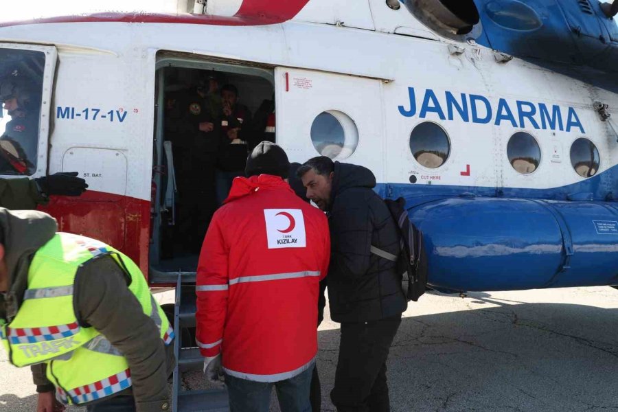 Türk Kızılay, Kırsal Kesimlere Helikopterlerle Yardım Ulaştırıyor