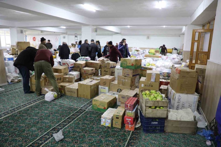 Develi’den Depremzedeler İçin 4 Yardım Kafilesi Daha Yola Çıktı