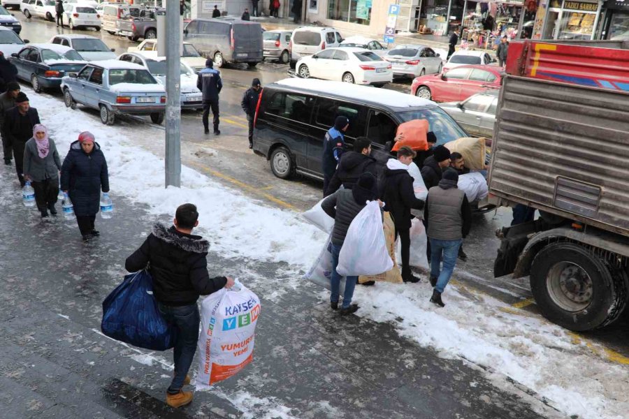 Develi’den Depremzedeler İçin 4 Yardım Kafilesi Daha Yola Çıktı