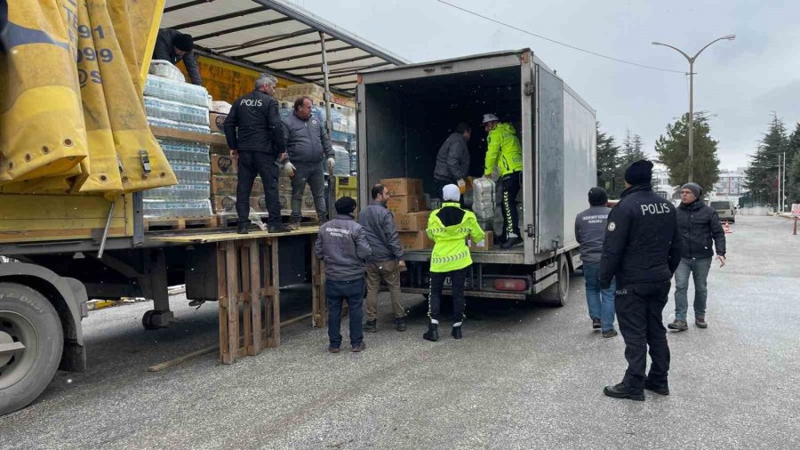 Eskişehir Emniyeti 4 Tır Yardım Malzemesi Gönderdi