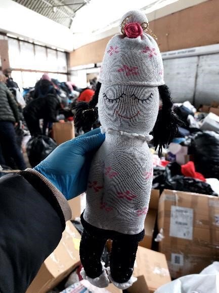 Yardım Kolisine Koyulan Oyuncaklar İçleri Isıttı