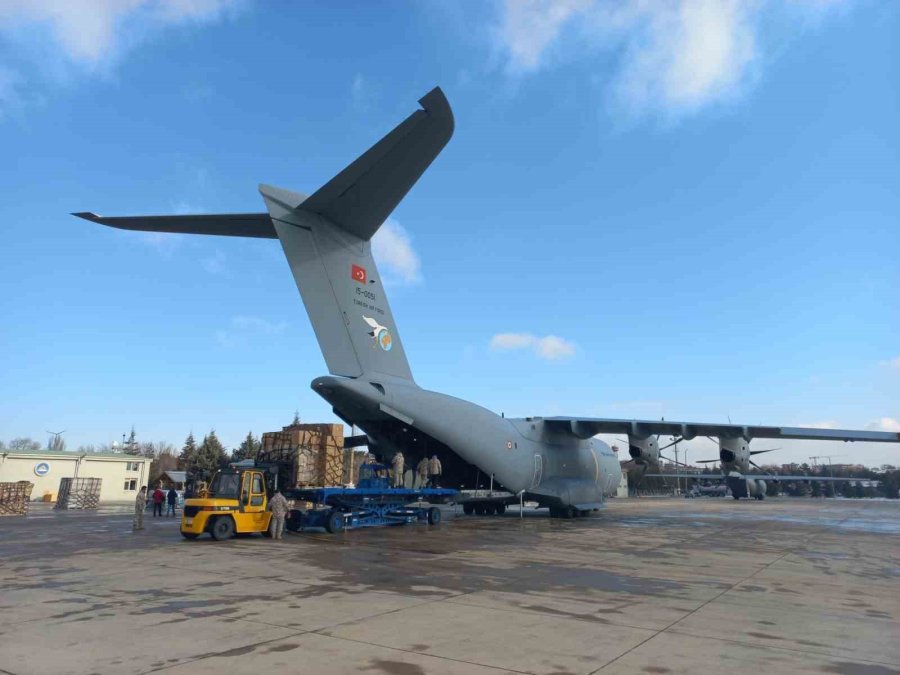 28 Ton Yardım Malzemesi A400m Kargo Uçağıyla Deprem Bölgelerine Gönderildi
