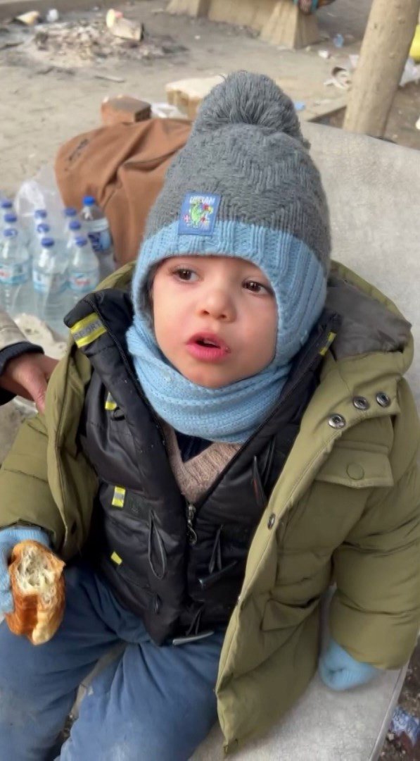 Polis Teyzelerinin Altında Kaldığı Enkazın Başından Ayrılmadılar