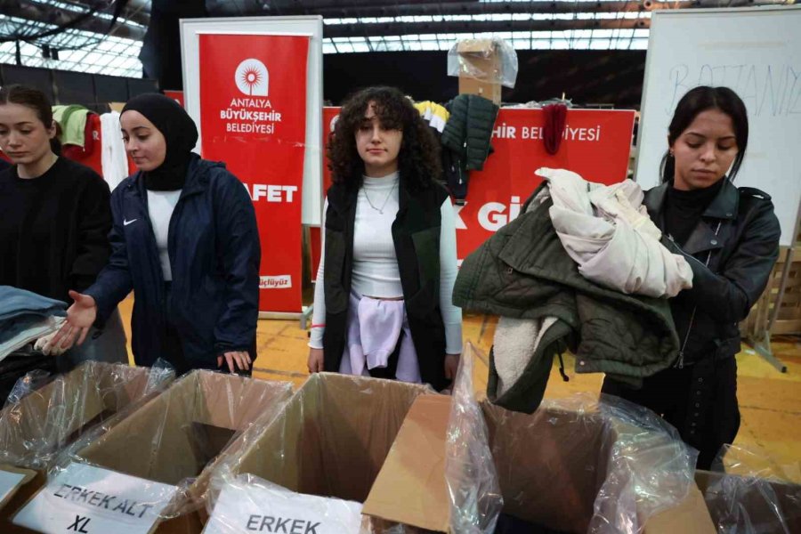 Depremin 4. Gününde Gelen Kurtuluşlar, Gönüllülerin Moral Kaynağı Oluyor