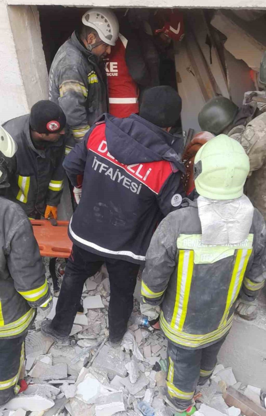 Küçük Kızı Depremden 56 Saat Sonra Kurtardılar