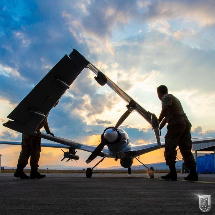 Jandarma Hava Araçları 400 Saatlik Uçuşla Deprem Bölgelerine Yardım Malzemesi Taşıdı