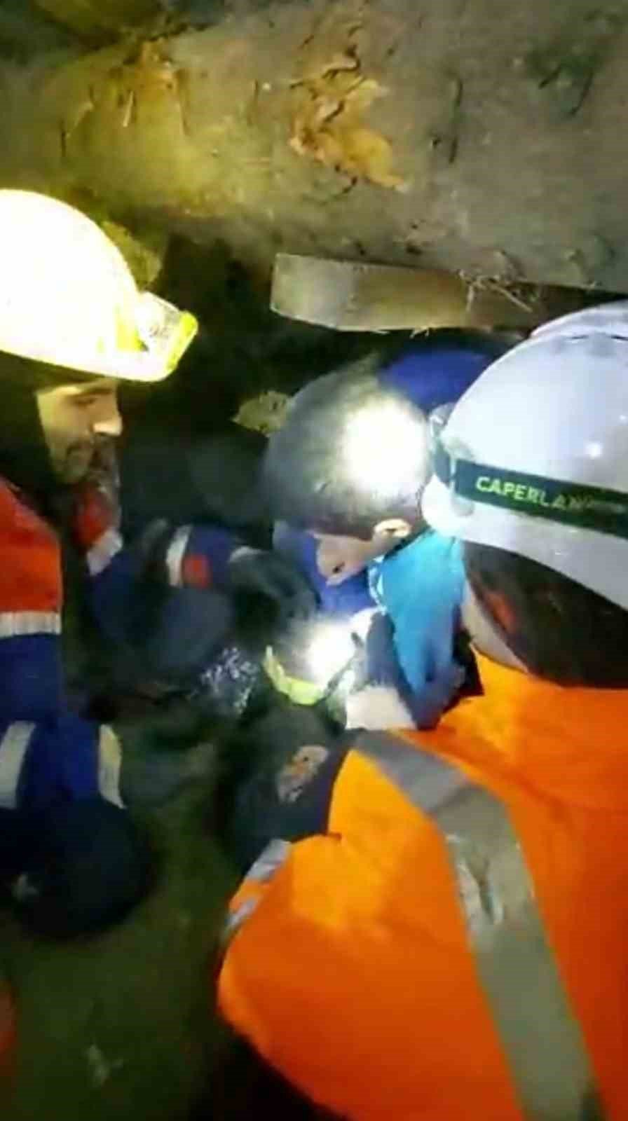 Adıyaman’da Maden İşçileri Minik Ahmet’i Enkaz Altından Böyle Çıkardı