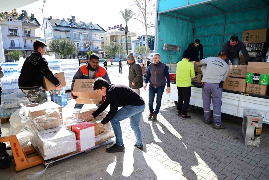 Kemer, Deprem Bölgesine 11. Yardım Tırını Uğurladı