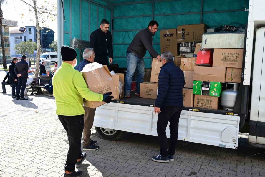 Kemer, Deprem Bölgesine 11. Yardım Tırını Uğurladı