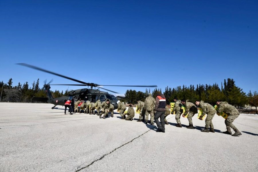 Çevre, Şehircilik Ve İklim Değişikliği Bakanlığı: "gaziantep Dağlık Kesimi Köylerindeki Depremzedelere Askeri Helikopterle Yardım Malzemesi Ulaştırıldı"