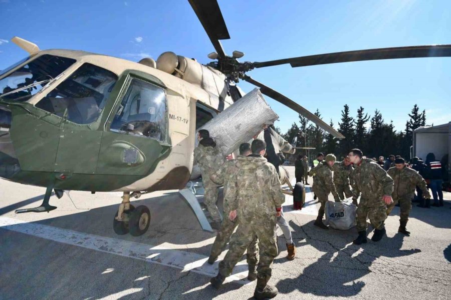 Çevre, Şehircilik Ve İklim Değişikliği Bakanlığı: "gaziantep Dağlık Kesimi Köylerindeki Depremzedelere Askeri Helikopterle Yardım Malzemesi Ulaştırıldı"
