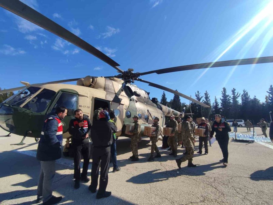 Çevre, Şehircilik Ve İklim Değişikliği Bakanlığı: "gaziantep Dağlık Kesimi Köylerindeki Depremzedelere Askeri Helikopterle Yardım Malzemesi Ulaştırıldı"