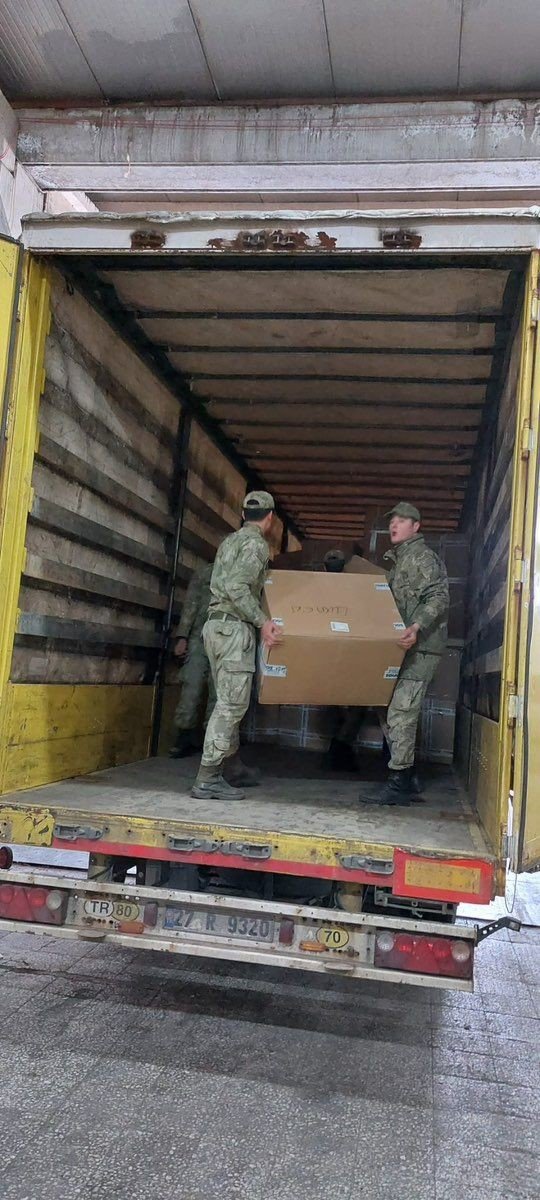 Çevre, Şehircilik Ve İklim Değişikliği Bakanlığı: "gaziantep Dağlık Kesimi Köylerindeki Depremzedelere Askeri Helikopterle Yardım Malzemesi Ulaştırıldı"
