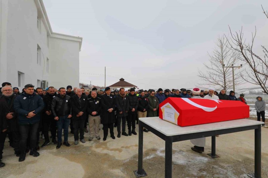 Depremde Kaldığı Otelin Yıkılması Sonucu Vefat Eden Aksaraylı Asker Toprağa Verildi