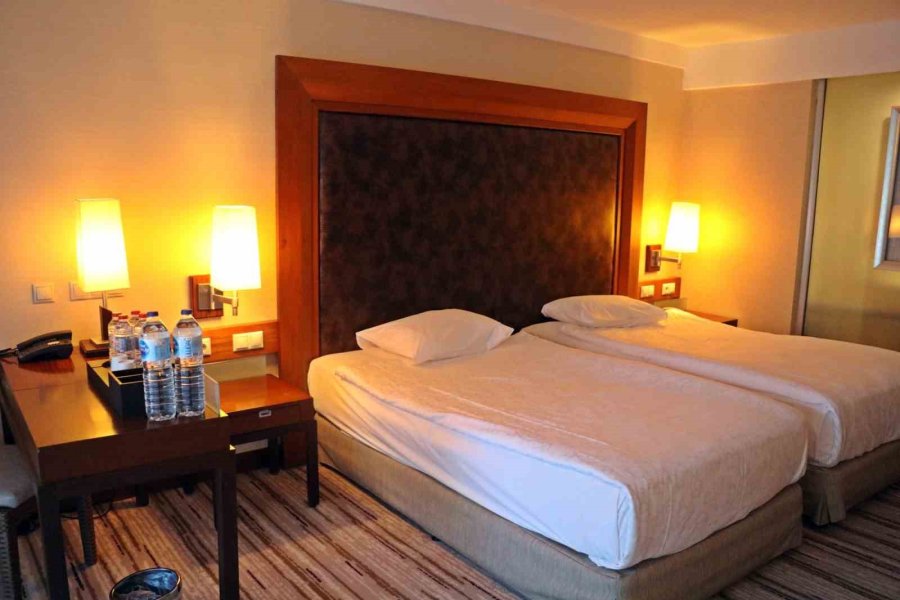 Antalya’daki Otellere Yerleştirilen Depremzedelerden İç Yakan Sözler