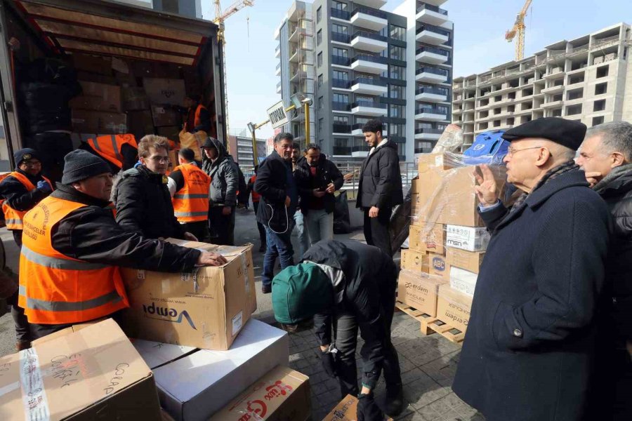 Deprem Bölgelerine Yenimahallelilerin Yaptığı Yardımlar Çığ Gibi Büyüyor