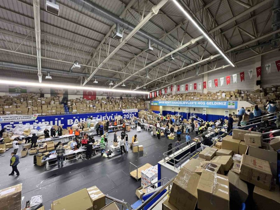 Deprem Bölgesine Yardım Seferberliği Sürüyor