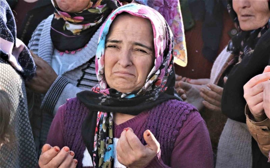 Depremde Hayatını Kaybeden Polis Ve Öğretmen Eşine Son Görev