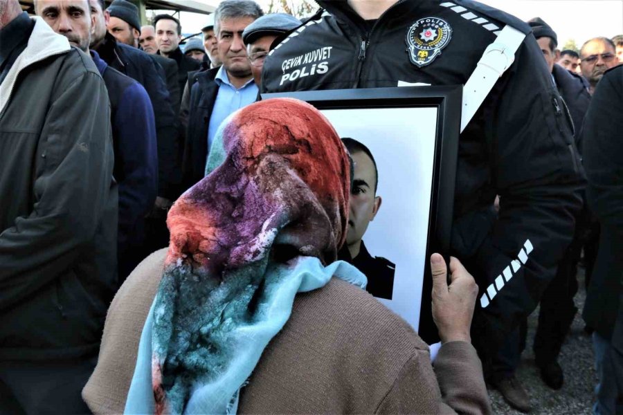Depremde Hayatını Kaybeden Polis Ve Öğretmen Eşine Son Görev