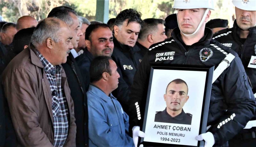 Depremde Hayatını Kaybeden Polis Ve Öğretmen Eşine Son Görev