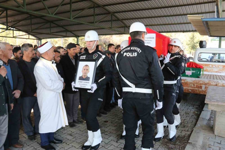Depremde Hayatını Kaybeden Polis Ve Öğretmen Eşine Son Görev