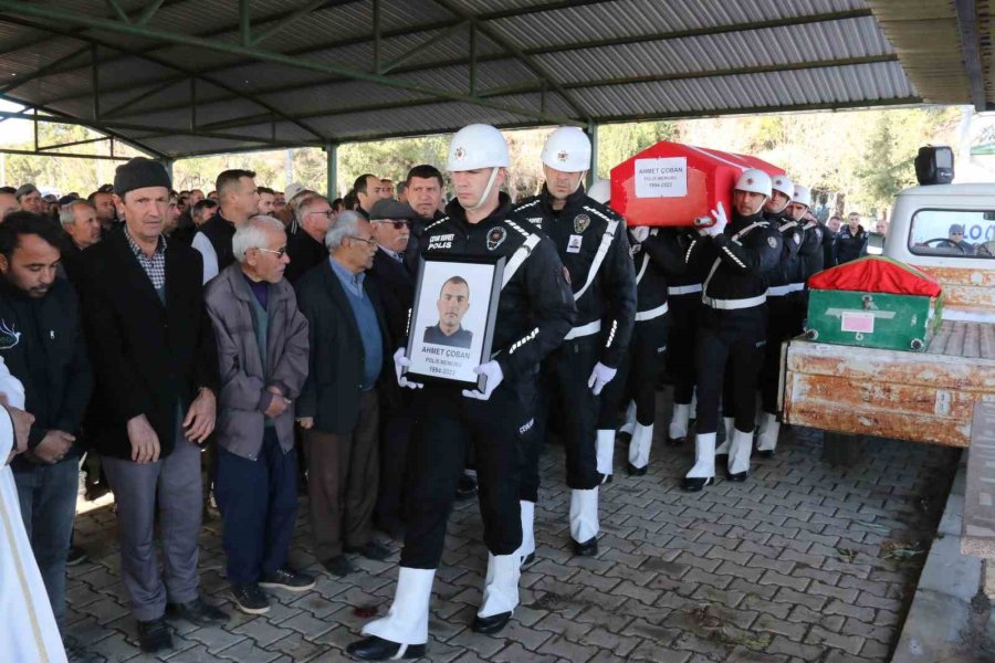 Depremde Hayatını Kaybeden Polis Ve Öğretmen Eşine Son Görev