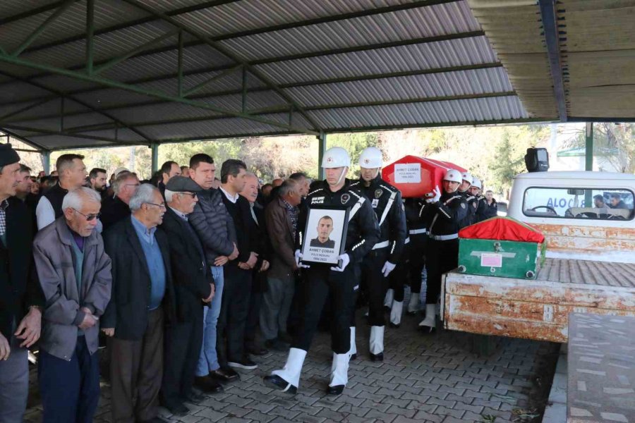 Depremde Hayatını Kaybeden Polis Ve Öğretmen Eşine Son Görev