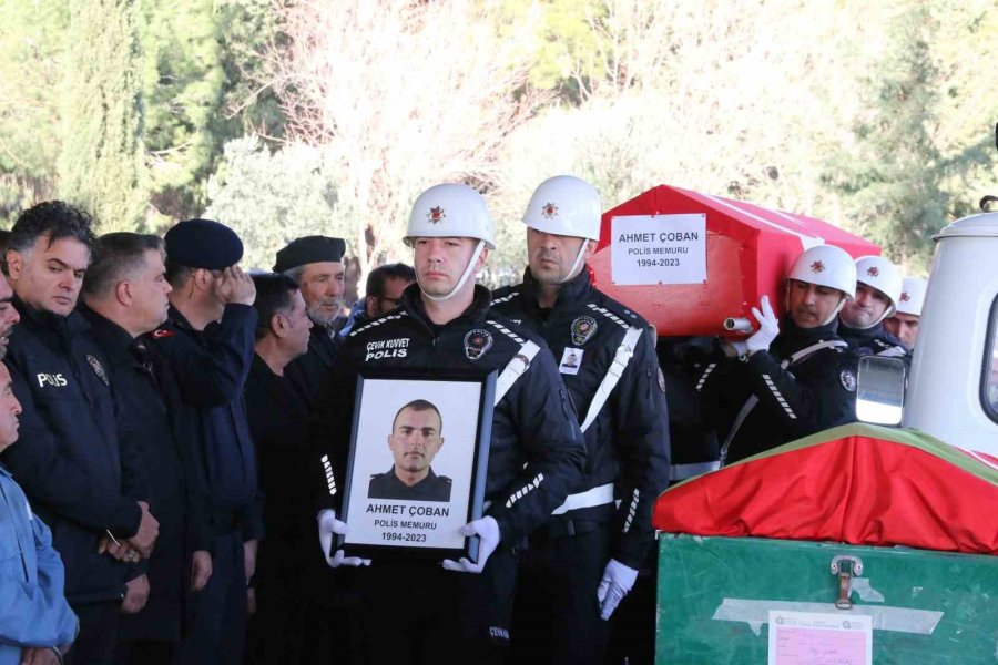 Depremde Hayatını Kaybeden Polis Ve Öğretmen Eşine Son Görev