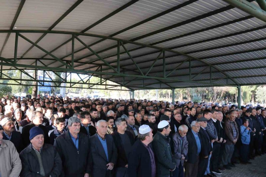 Depremde Hayatını Kaybeden Polis Ve Öğretmen Eşine Son Görev