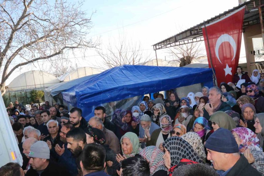 Depremde Hayatını Kaybeden Polis Ve Öğretmen Eşine Son Görev