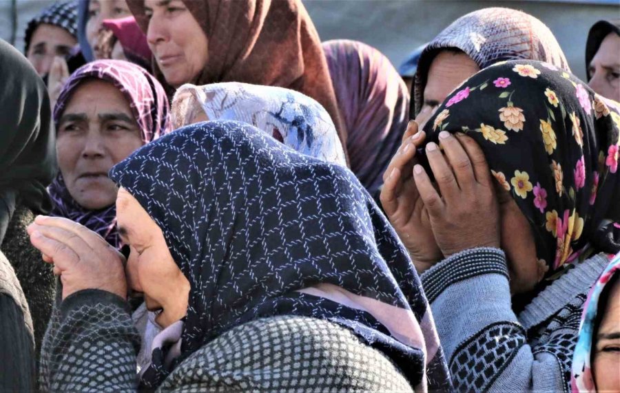 Depremde Hayatını Kaybeden Polis Ve Öğretmen Eşine Son Görev