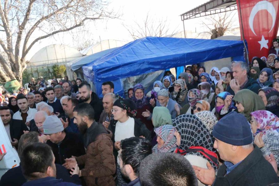 Depremde Hayatını Kaybeden Polis Ve Öğretmen Eşine Son Görev
