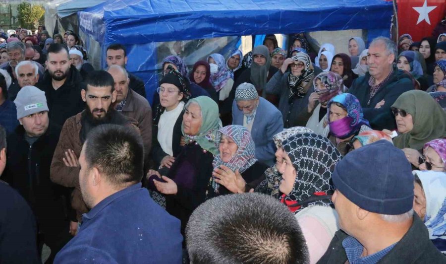 Depremde Hayatını Kaybeden Polis Ve Öğretmen Eşine Son Görev