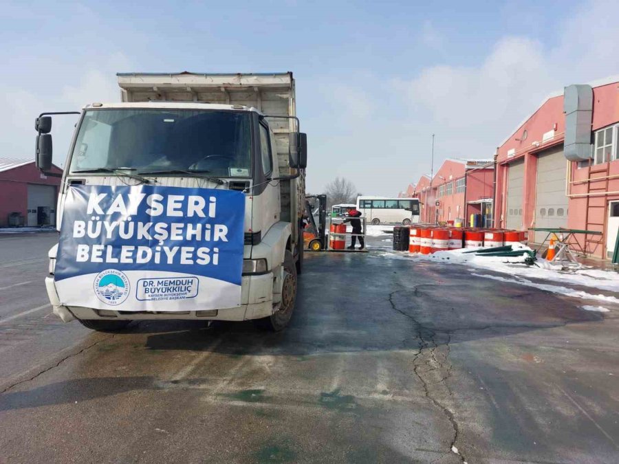 Kayseri Büyükşehir, Varilleri Sobaya Dönüştürüp, Depremzedelere Gönderdi