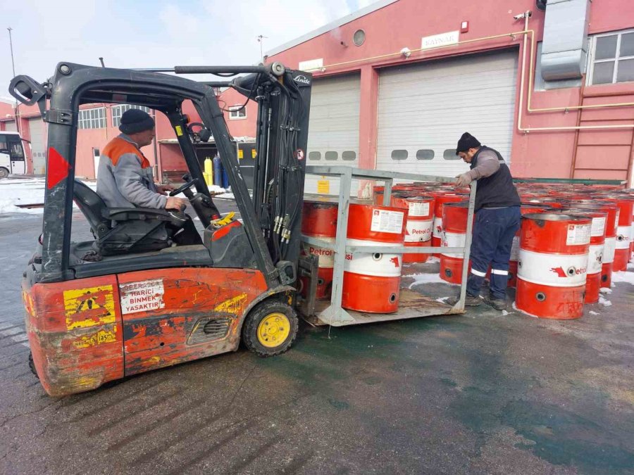 Kayseri Büyükşehir, Varilleri Sobaya Dönüştürüp, Depremzedelere Gönderdi