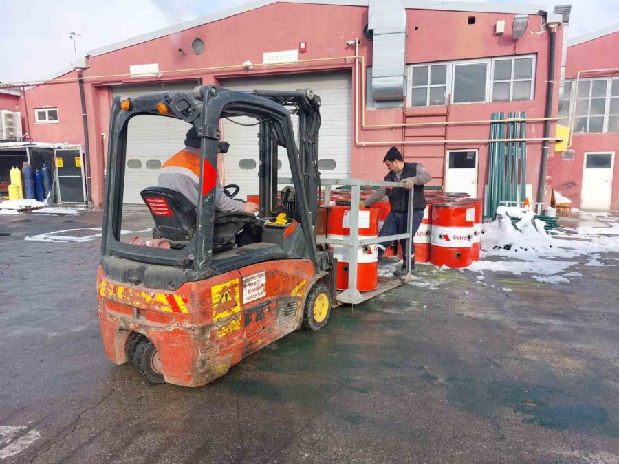 Kayseri Büyükşehir, Varilleri Sobaya Dönüştürüp, Depremzedelere Gönderdi