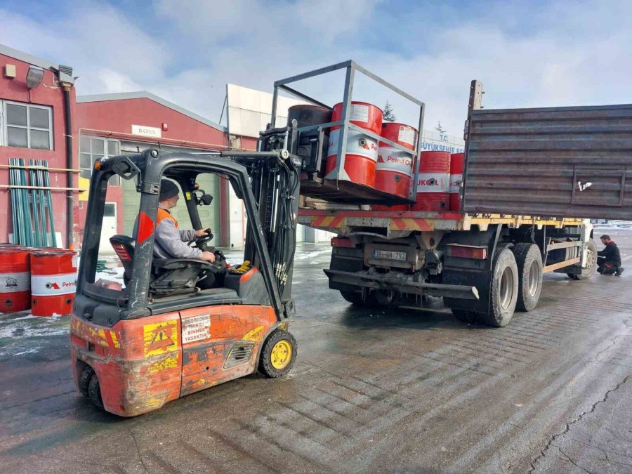 Kayseri Büyükşehir, Varilleri Sobaya Dönüştürüp, Depremzedelere Gönderdi