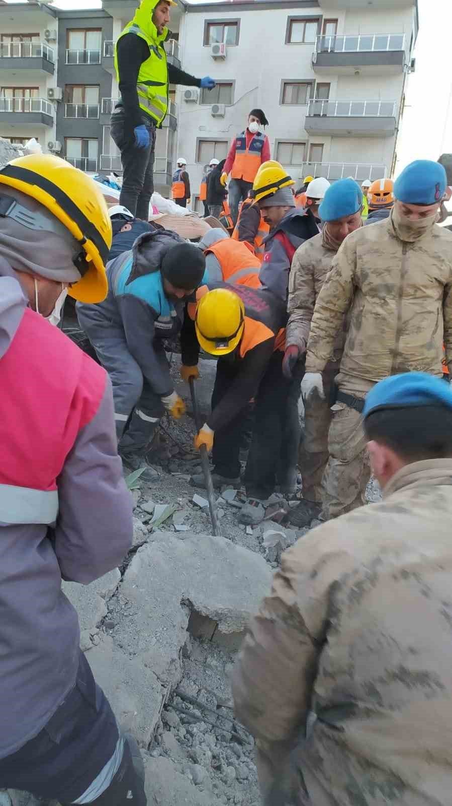 Kayseri Büyükşehir, Deprem Bölgesi Osmaniye’de De Yaraları Sarıyor