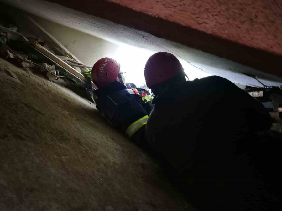 Kayseri İtfaiyesi, Deprem Bölgesinde 34 Vatandaşı Sağ Kurtardı