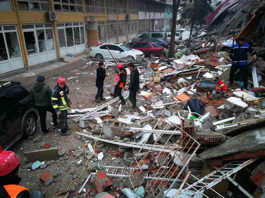 Kayseri İtfaiyesi, Deprem Bölgesinde 34 Vatandaşı Sağ Kurtardı