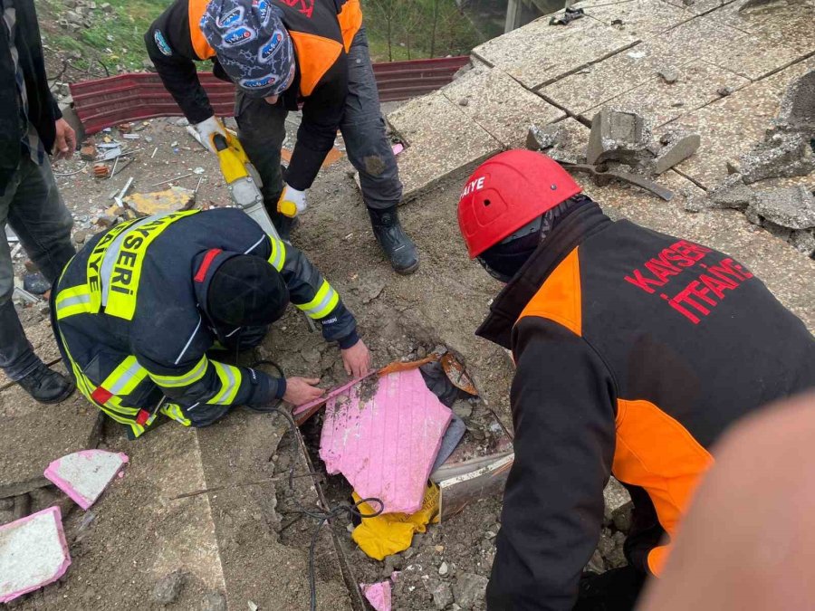 Kayseri İtfaiyesi, Deprem Bölgesinde 34 Vatandaşı Sağ Kurtardı