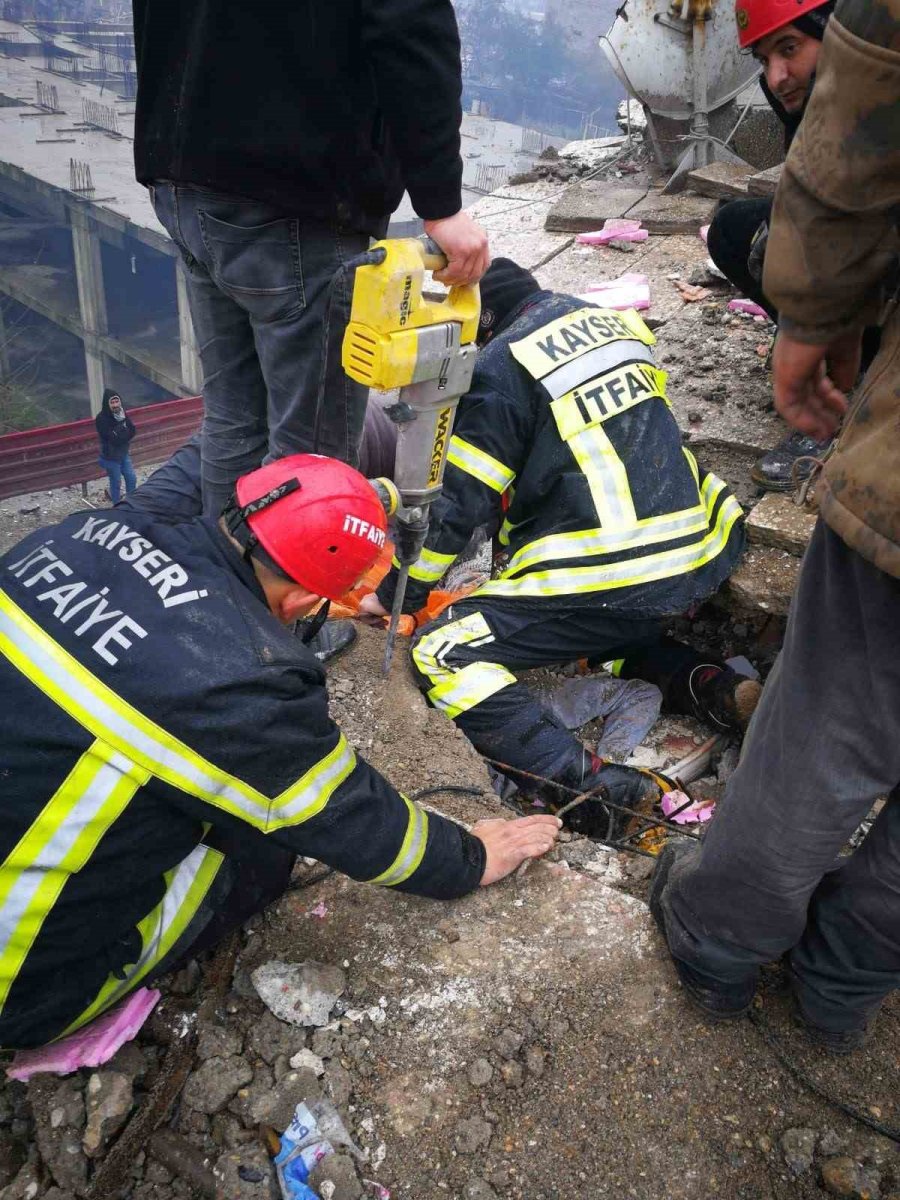 Kayseri İtfaiyesi, Deprem Bölgesinde 34 Vatandaşı Sağ Kurtardı