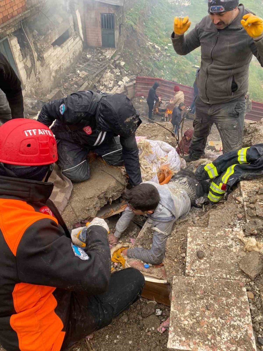 Kayseri İtfaiyesi, Deprem Bölgesinde 34 Vatandaşı Sağ Kurtardı