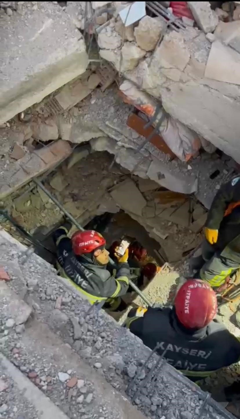 Kayseri İtfaiyesi, Deprem Bölgesinde 34 Vatandaşı Sağ Kurtardı