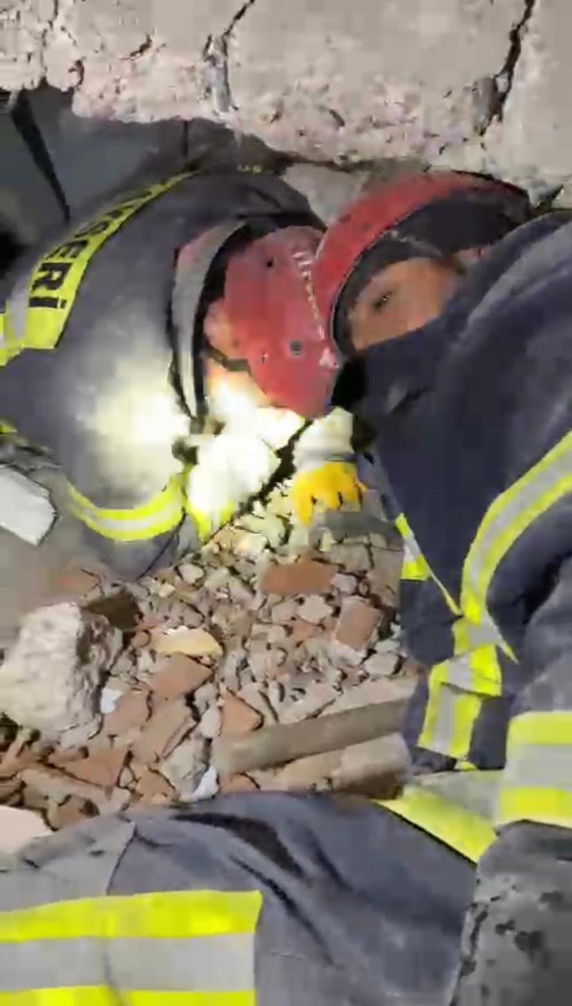 Kayseri İtfaiyesi, Deprem Bölgesinde 34 Vatandaşı Sağ Kurtardı