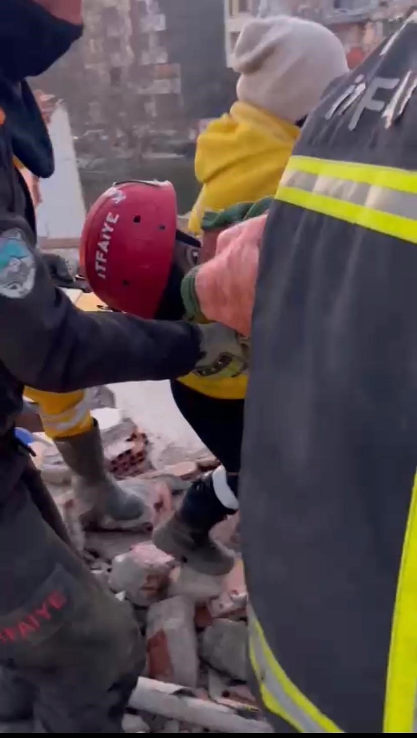 Kayseri İtfaiyesi, Deprem Bölgesinde 34 Vatandaşı Sağ Kurtardı