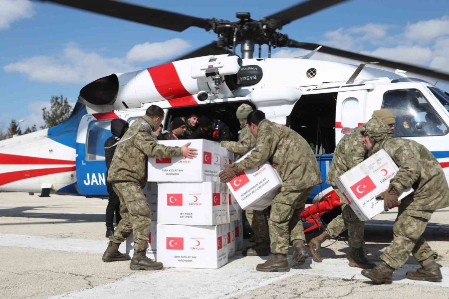 Kızılay Ve Tsk’dan Köylere Helikopterle Yardım