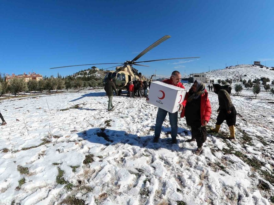 Kızılay Ve Tsk’dan Köylere Helikopterle Yardım